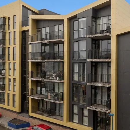 Premium Queen Downtown Apartment *